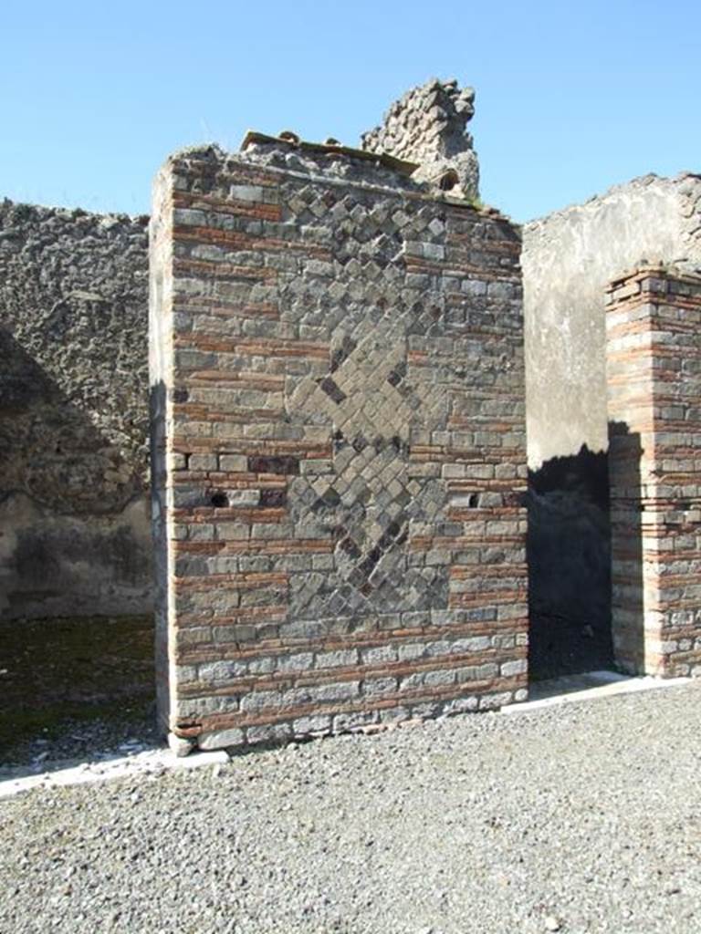 VIII.5.28 Pompeii.  March 2009. Masonry atrium wall between Rooms 7 and 8 on west side of atrium.