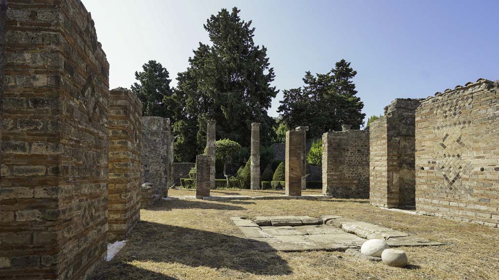 VIII.5.28 Pompeii. August 2021. Room 1, atrium, looking south across impluvium. Photo courtesy of Robert Hanson.