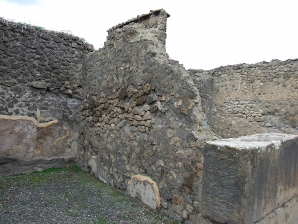 VIII.5.33 Pompeii.  Shop.  December 2007.  North wall.