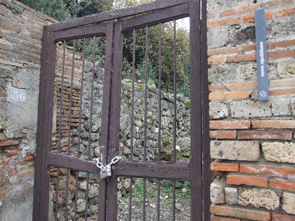 VIII.5.36 Pompeii. December 2004. Entrance.