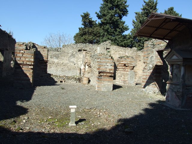 VIII.5.37 Pompeii. December 2018. Room 1, looking towards east side of atrium. Photo courtesy of Aude Durand.