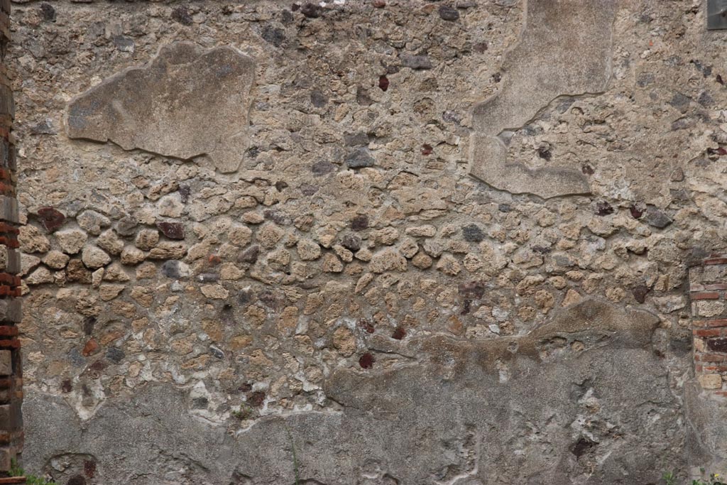 VIII.5.37 Pompeii. May 2024. Room 9, detail of north garden wall. Photo courtesy of Klaus Heese.