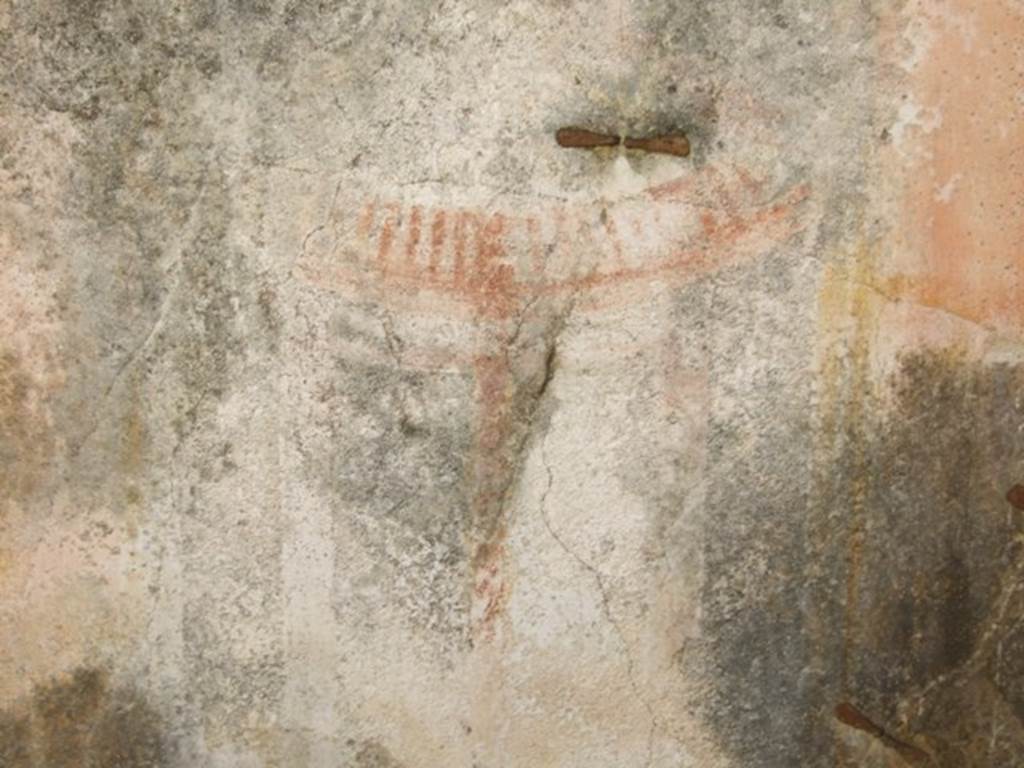 VIII.5.39 Pompeii. March 2009. Room 5. Triclinium, Remains of painted decoration.