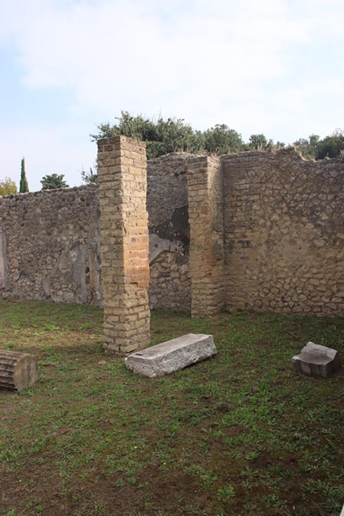 VIII.6.2 Pompeii. October 2023. Pilasters at south end of east wall. Photo courtesy of Klaus Heese.