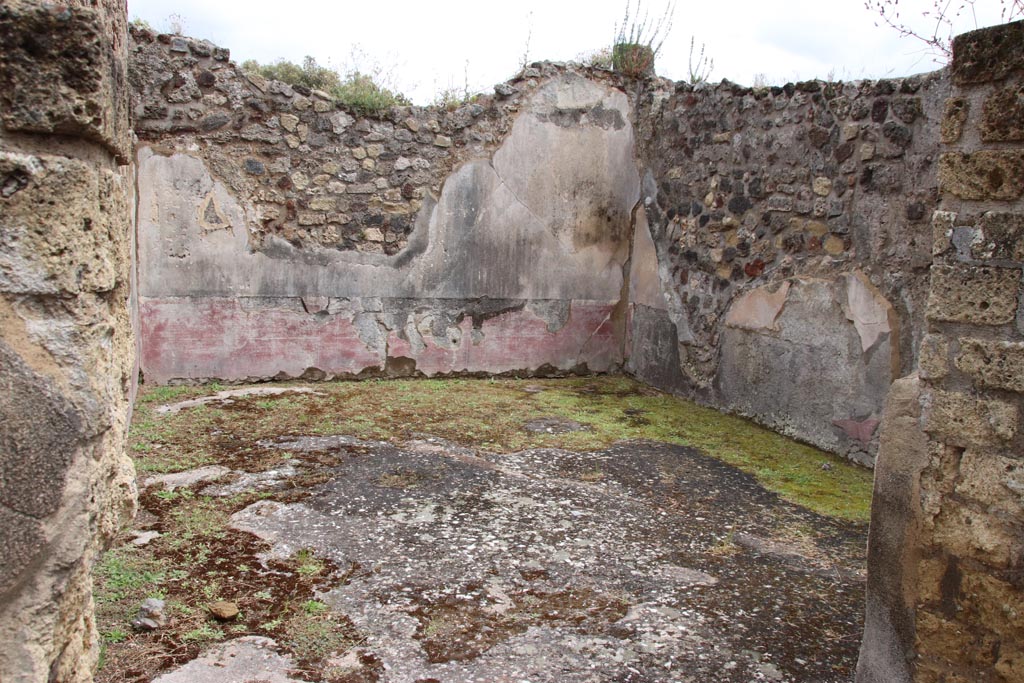 VIII.6.10 Pompeii. May 2024. Room “i”, looking towards east and south walls. Photo courtesy of Klaus Heese.