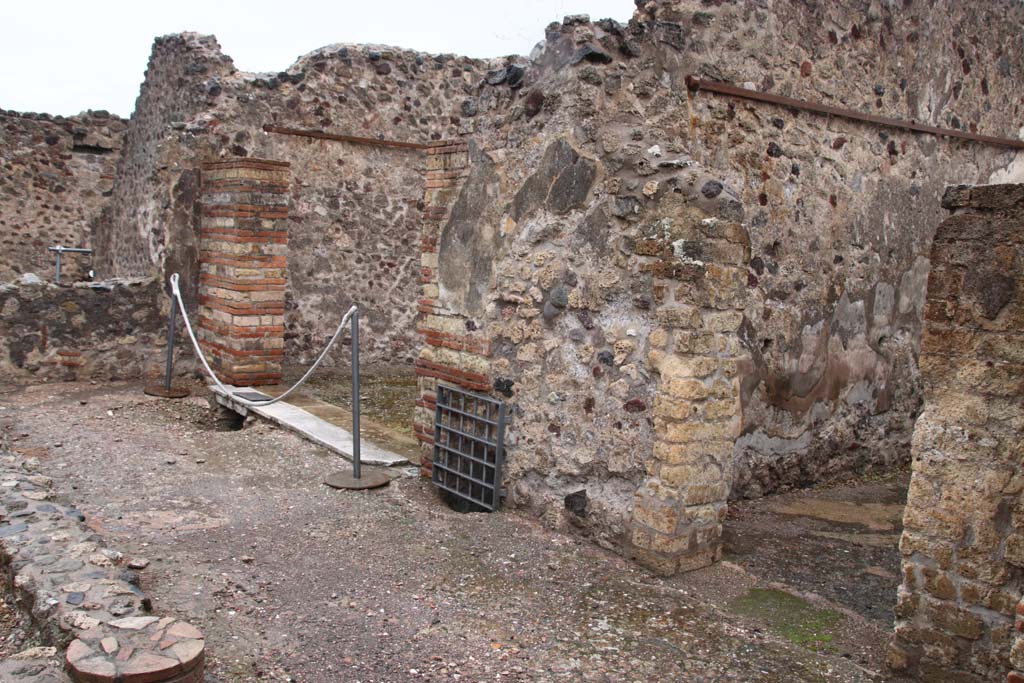 VIII.6.10 Pompeii. October 2020. Looking towards east side of peristyle area, with doorways to room P, on left, and room O. Photo courtesy of Klaus Heese