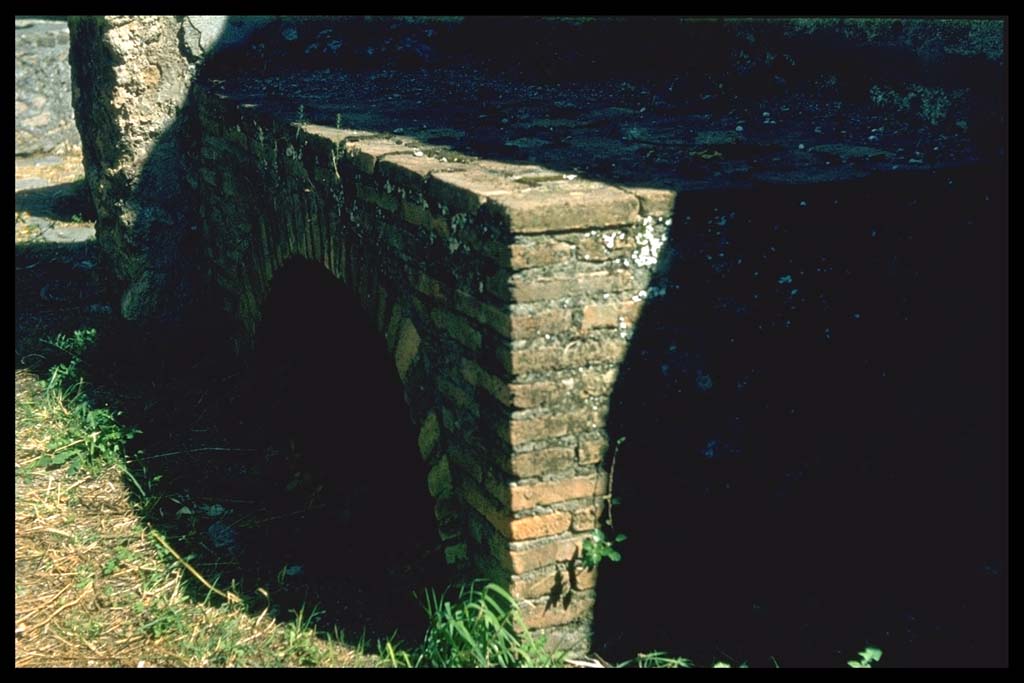 VIII.6.11 Pompeii. Hearth in kitchen on north side of entrance.
Photographed 1970-79 by Günther Einhorn, picture courtesy of his son Ralf Einhorn.
