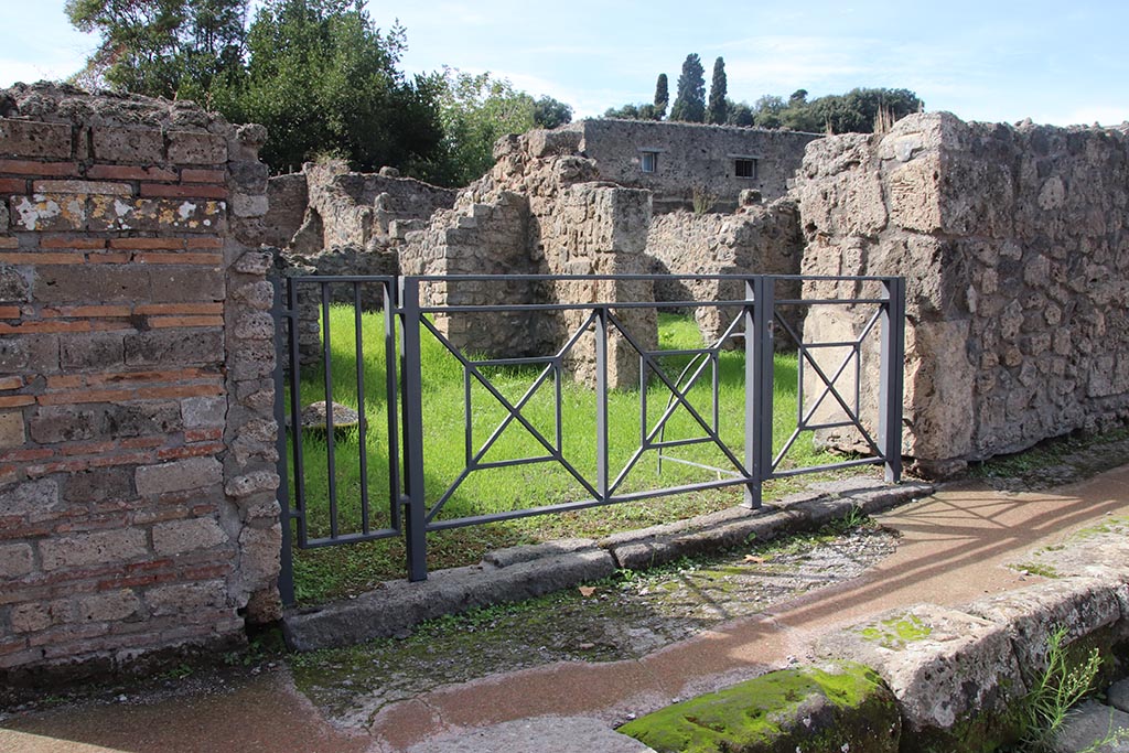 VIII.7.5 Pompeii. October 2024. Looking north-west towards entrance doorway. Photo courtesy of Klaus Heese.