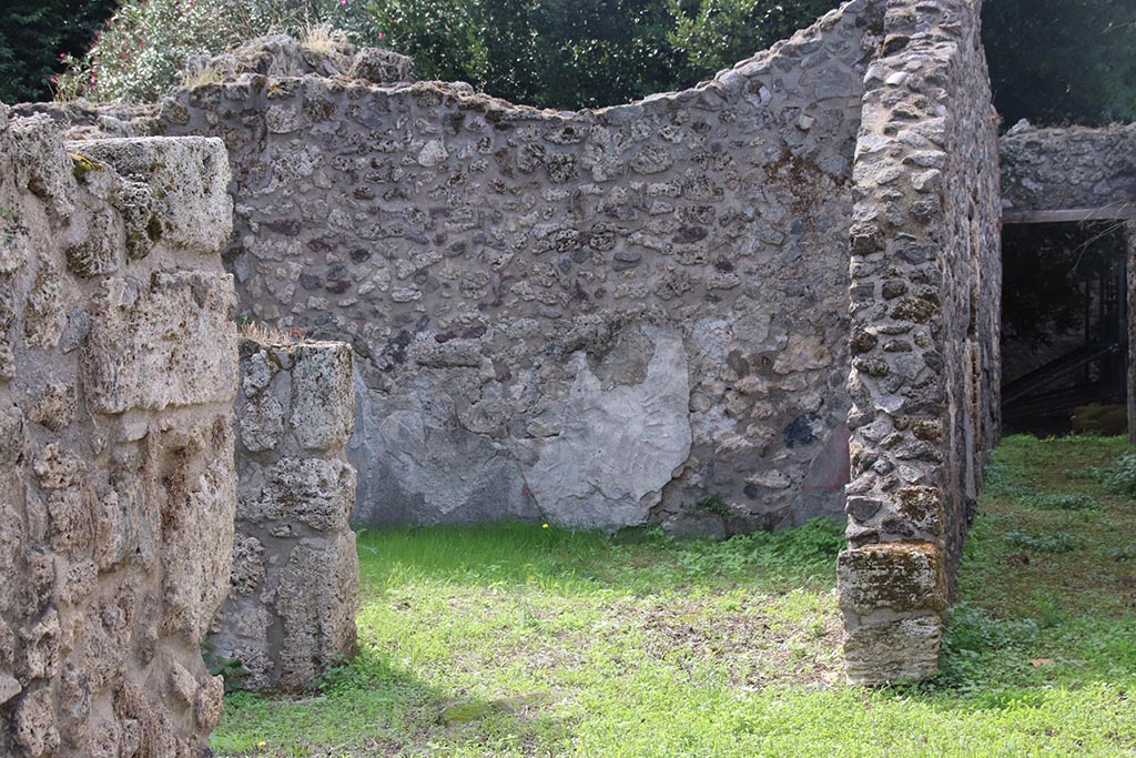 VIII.7.6 Pompeii. October 2024. Looking west into tablinum from rear of atrium. Photo courtesy of Klaus Heese.