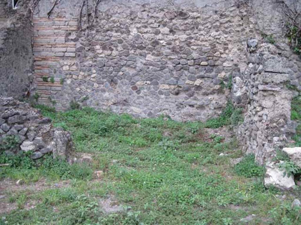 VIII.7.11 Pompeii. September 2010. Rear wall of area in south-west corner, a room in the garden?, looking west. Photo courtesy of Drew Baker.
