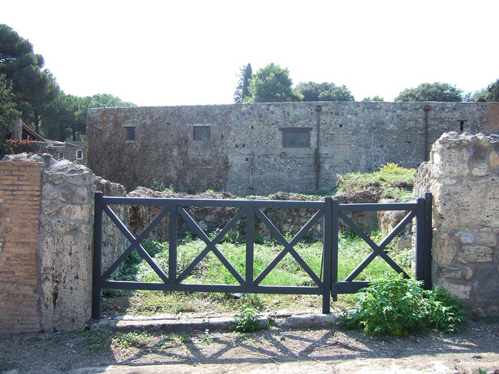 VIII.7.13 Pompeii. September 2005. Entrance doorway.