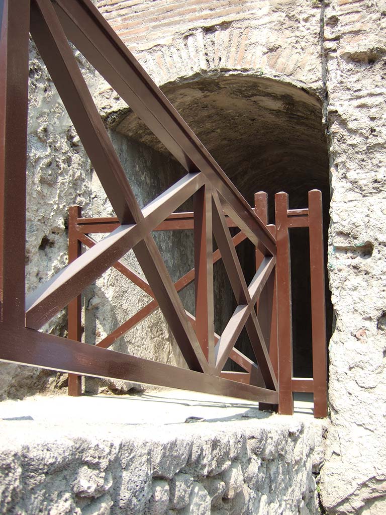 VIII.7.20 Pompeii. May 2006. Arched entrance for ramp leading to media cavea. Looking east.