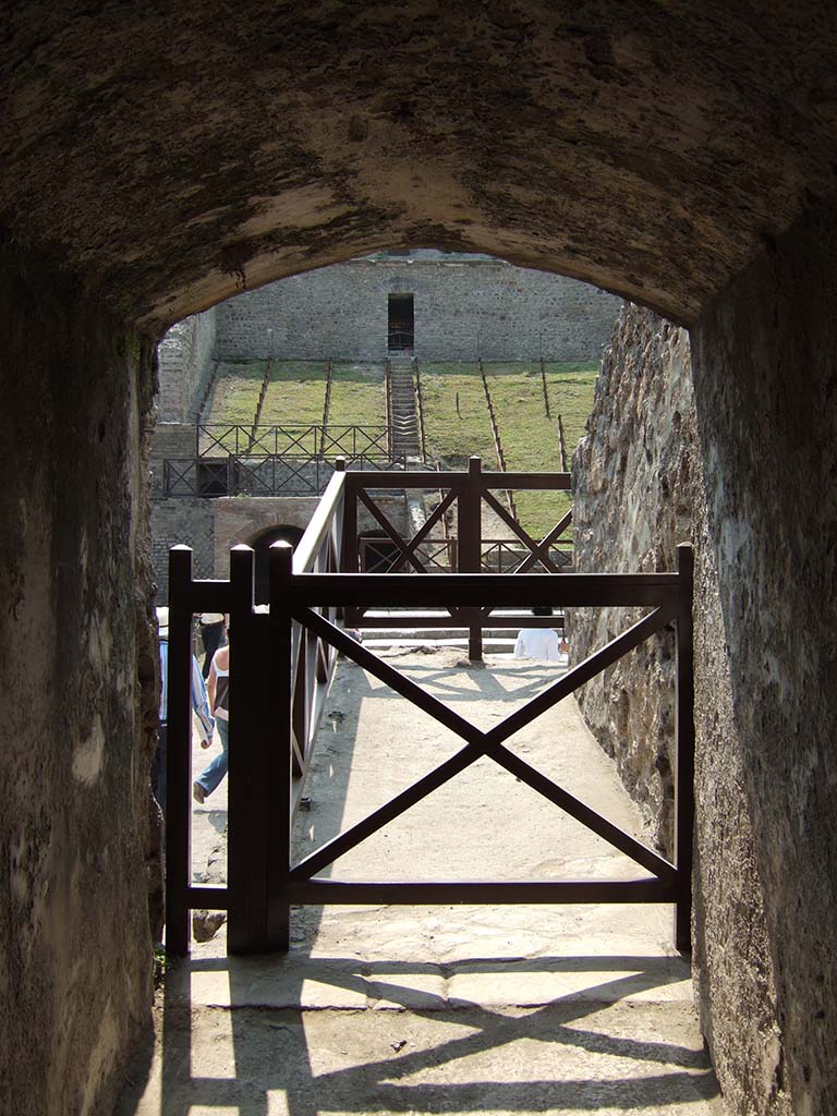VIII.7.20 Pompeii. May 2006. Arched entrance for ramp leading to media cavea. Looking west.