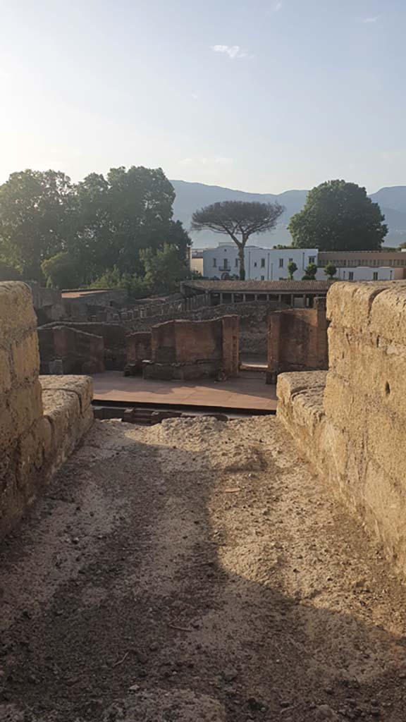VIII.7.21 Pompeii. August 2021. Looking south from top of theatre, detail.
Foto Annette Haug, ERC Grant 681269 DÉCOR.
