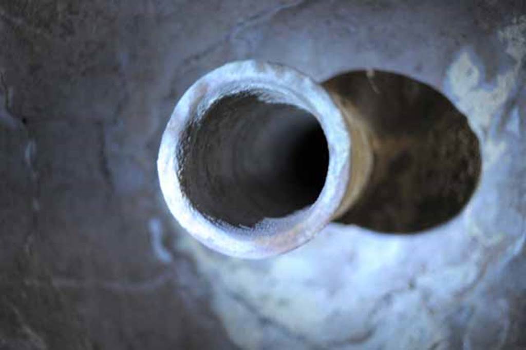 VIII.7.22/23/24 Pompeii. October 2010. Room E, detail of terracotta pipe in ceiling looking up. Photo and information courtesy of Drew Baker/Gareth Beale/Hembo Pagi.
