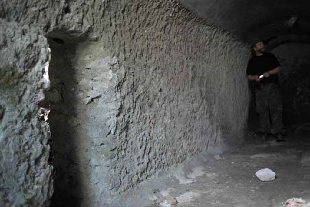 VIII.7.22/23/24 Pompeii. October 2010. Room E, looking west along south wall with doorway to room F. Photo and information courtesy of Drew Baker/Gareth Beale/Hembo Pagi.
