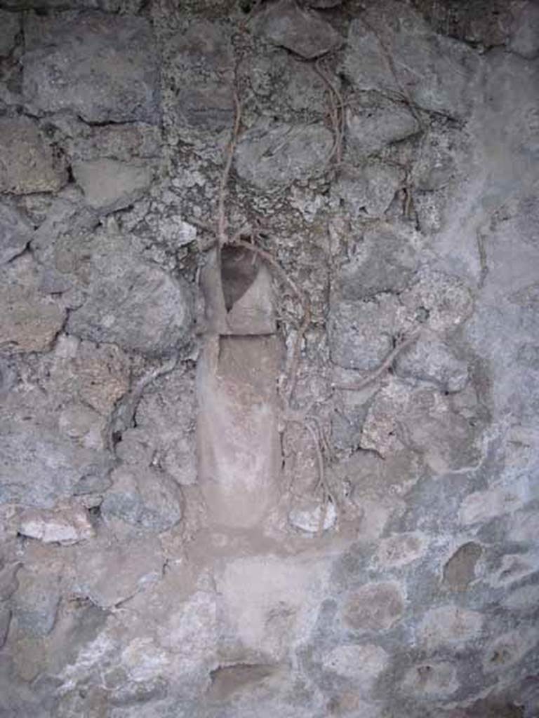 VIII.7.22/23/24 Pompeii. October 2010. West wall of entrance room, looking west.  Detail showing down-pipe that appears to correspond to that on the upper level. Photo and information courtesy of Drew Baker/Gareth Beale/Hembo Pagi.
