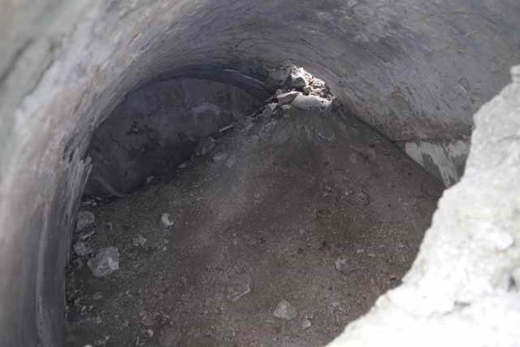 VIII.7.22/23/24 Pompeii. October 2010. Looking east from the doorway into room B, the first underground vaulted room, east off of corridor. Partially filled with debris. (GB identifies this as a water storage area as the render is similar to the water tanking process he has observed at Portus). Photo and information courtesy of Drew Baker/Gareth Beale/Hembo Pagi.
