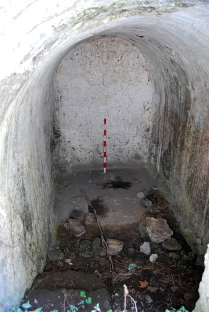 VIII.7.22 Pompeii. June 2009. Looking east into room D. Photo courtesy of Sera Baker.