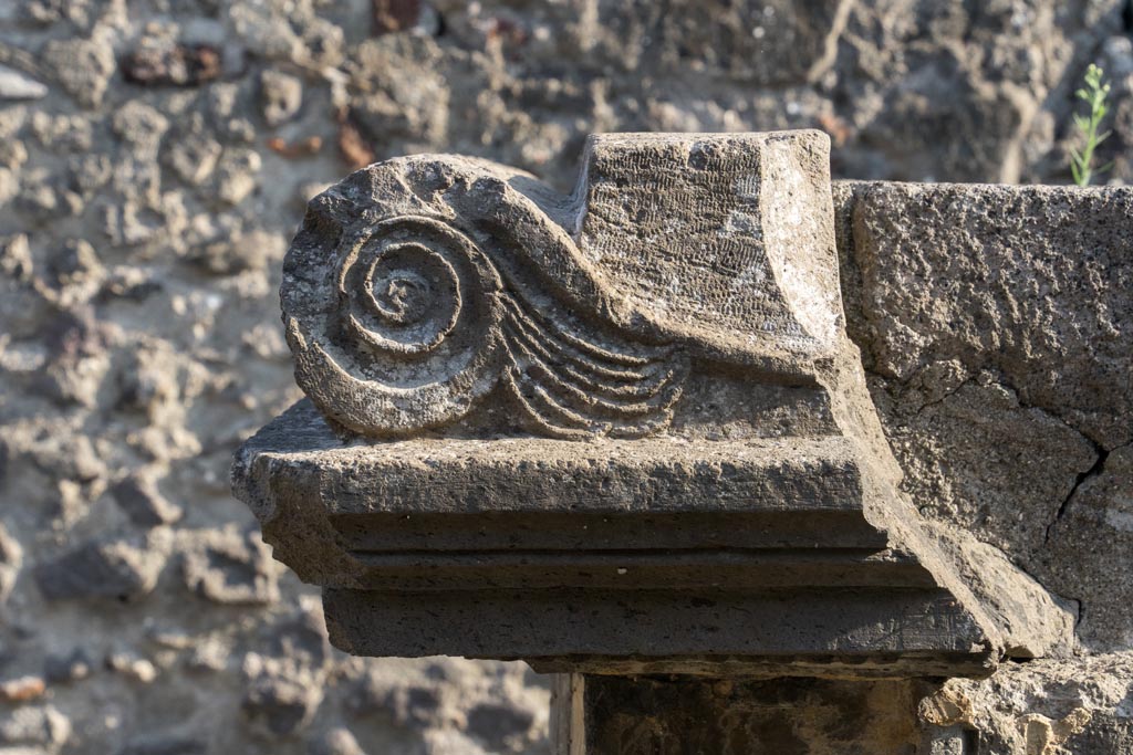 VIII.7.25 Pompeii. October 2023. Detail from north side of altar at east end. Photo courtesy of Johannes Eber.

