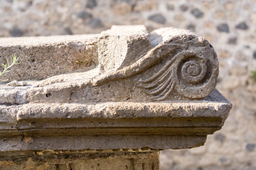 VIII.7.25 Pompeii. October 2023. Detail from east end of south side of altar. Photo courtesy of Johannes Eber.