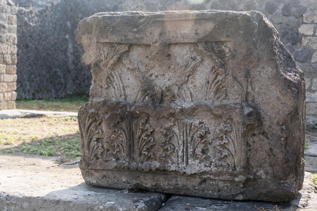 VIII.7.25 Pompeii. October 2023. Detail of east side of capital on podium. Photo courtesy of Johannes Eber.