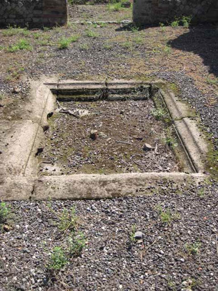 VIII.7.26 Pompeii. September 2010. Impluvium of atrium looking south.
Photo courtesy of Drew Baker.
