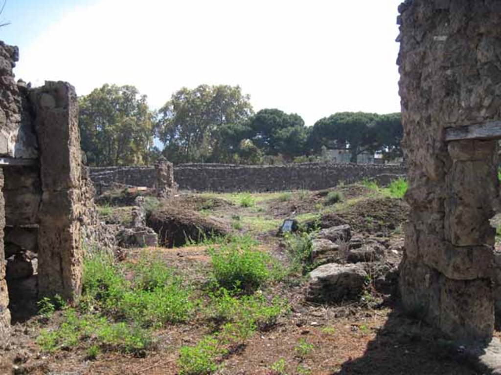 VIII.7.26 Pompeii. September 2010. Looking south from triclinium towards Odeon. Photo courtesy of Drew Baker. According to Jashemski, “the triclinium (b) to the north had a good view of the garden”. See Jashemski, W. F., 1993. The Gardens of Pompeii, Volume II: Appendices. New York: Caratzas. p.222)