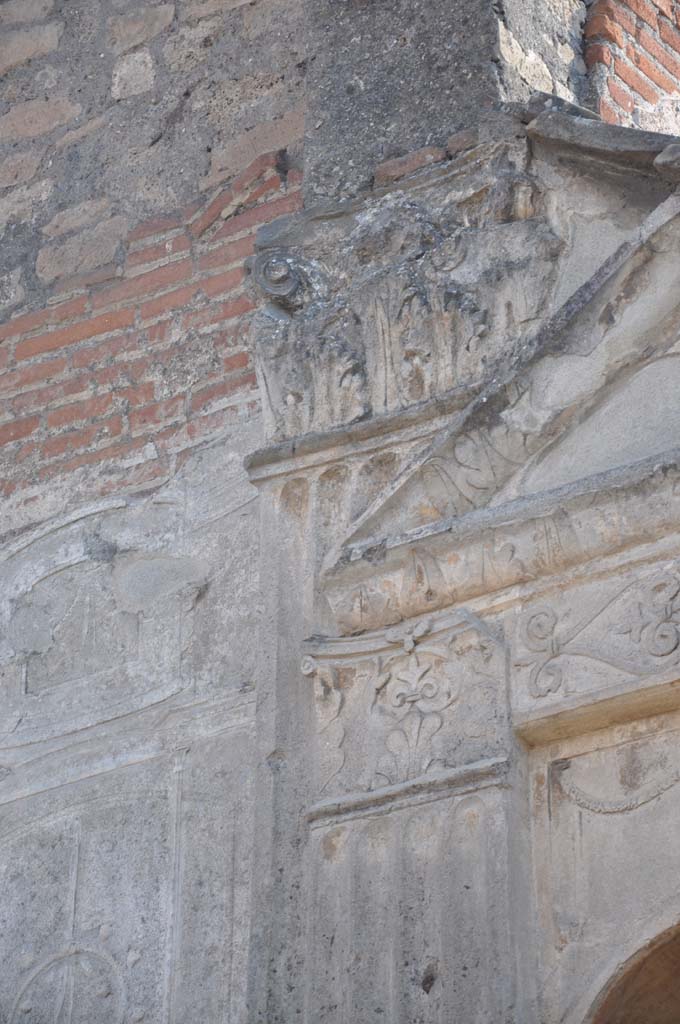 VIII.7.28, Pompeii. July 2017. 
Detail of stucco decoration at upper north end of east side above niche.
Foto Anne Kleineberg, ERC Grant 681269 DÉCOR.

