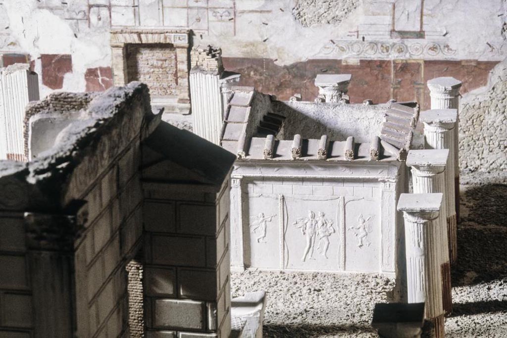 VIII.7.28 Pompeii. 1784. Purgatorium, west side with stucco decoration.
From Temple of Isis model made in 1784 by Giovanni Altieri.
Formerly in Medelhavsmuseet, Stockholm, Sweden, inventory number NM Drh Sk 281. Now deaccessioned.
Photo by Margareta Sjöblom. Medelhavsmuseet, Stockholm, Sweden.
