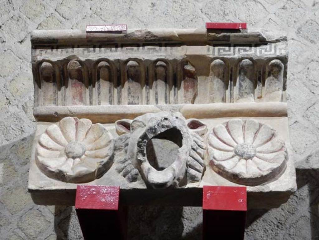 VIII.7.31 Pompeii, May 2018. Roaring lion water spout with traces of colour and meander pattern above.
Photo courtesy of Buzz Ferebee.
