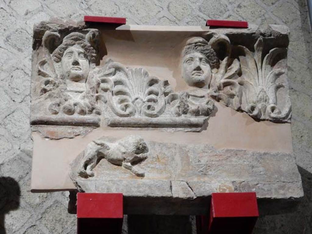 VIII.7.31 Pompeii, May 2018. Heads and lion from the roof decoration.
Photo courtesy of Buzz Ferebee.
