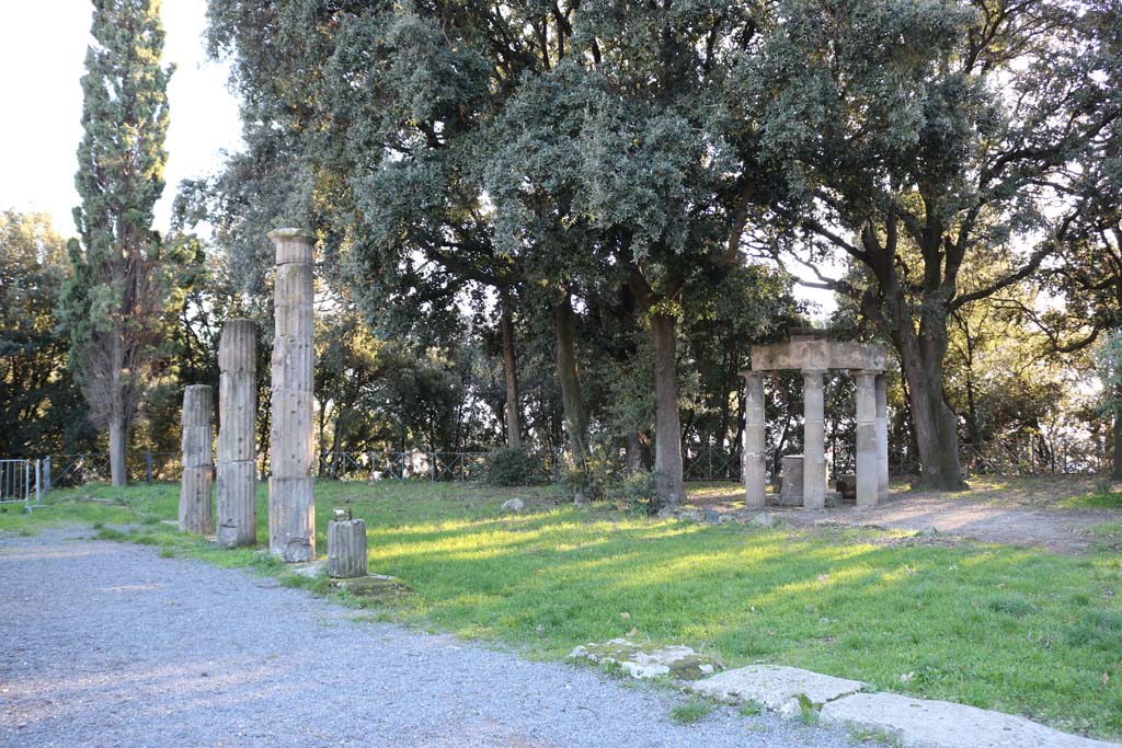 VIII.7.32 Pompeii. December 2018. Looking south-east in Triangular Forum, with Tholos, on right. Photo courtesy of Aude Durand.