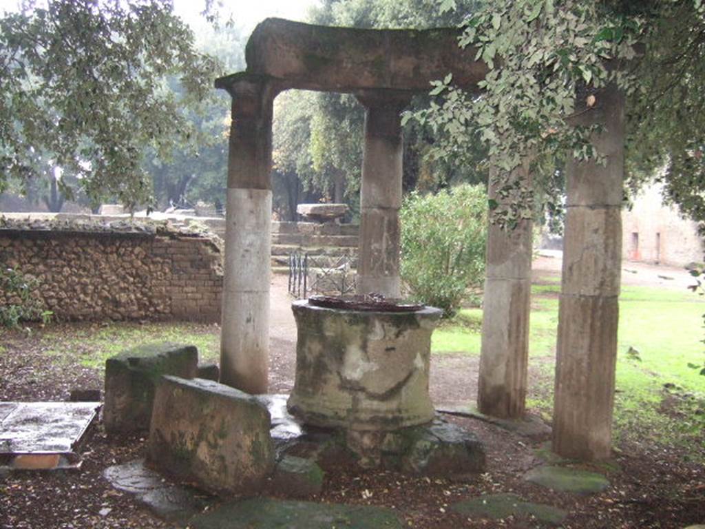 VIII.7.32 Pompeii Triangular Forum. December 2005. Tholos looking north-west.