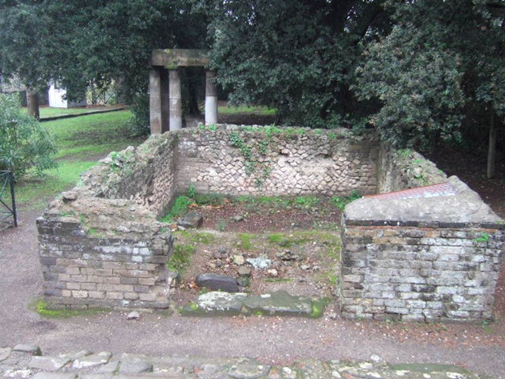 VIII.7.31 Pompeii. December 2005. Tomb.