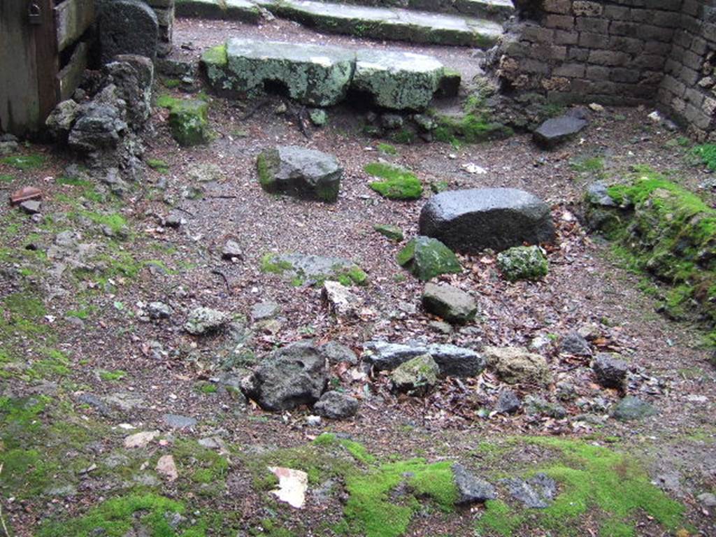 VIII.7.31 Pompeii. December 2005. Centre of tomb, looking west.
