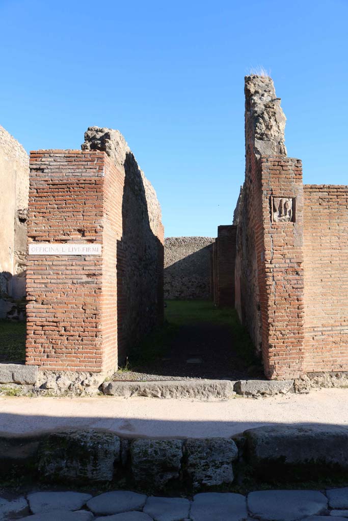 IX.1.5 Pompeii. December 2018.
Entrance doorway on east side of Via Stabiana. Photo courtesy of Aude Durand.
