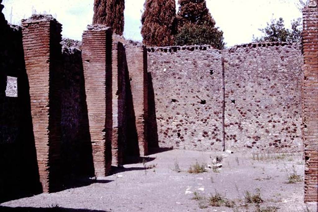 IX.1.5 Pompeii. 1966. Looking east across “uncovered area”. Photo by Stanley A. Jashemski.
Source: The Wilhelmina and Stanley A. Jashemski archive in the University of Maryland Library, Special Collections (See collection page) and made available under the Creative Commons Attribution-Non Commercial License v.4. See Licence and use details.
J66f0118