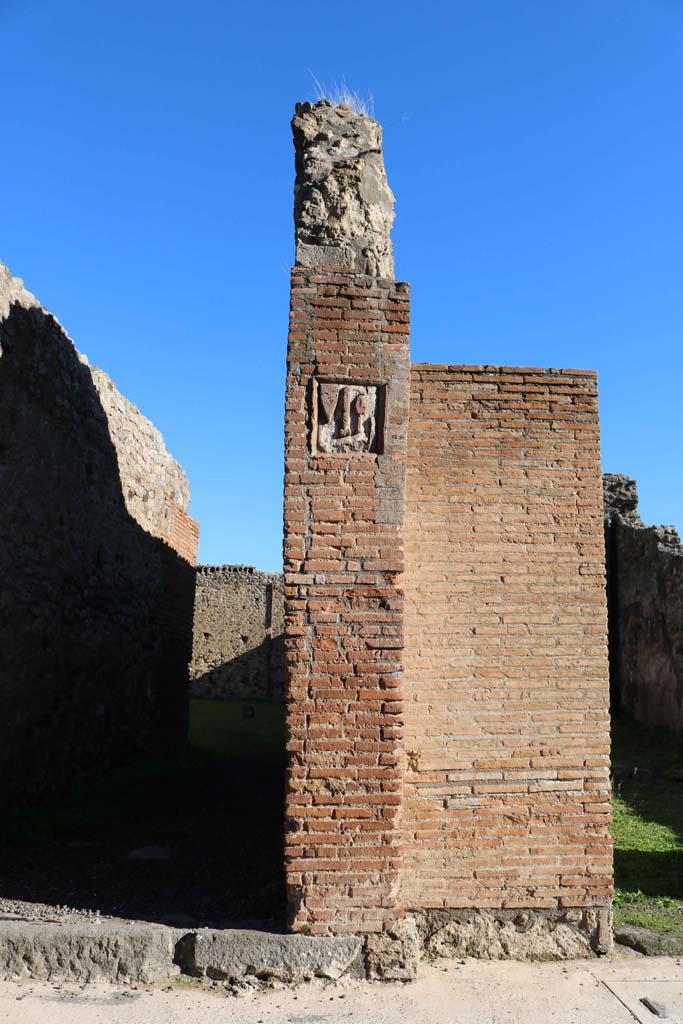 IX.1.5 Pompeii. December 2018.
Pilaster on south side of doorway with plaque. Photo courtesy of Aude Durand.