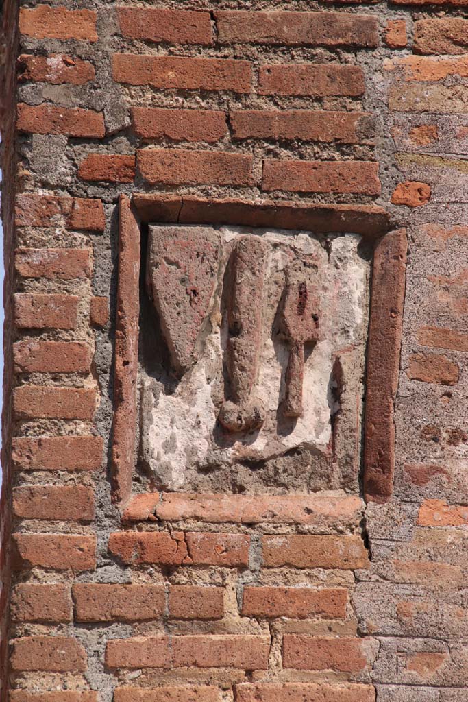 IX.1.5 Pompeii. September 2021.
Tufa plaque set into masonry on south side of entrance doorway. Photo courtesy of Klaus Heese.