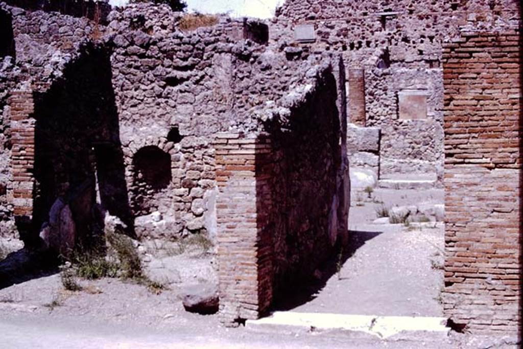 IX.1.11 Pompeii. 1966. Entrance doorway, on left, and doorway to IX.1.12 on right. Photo by Stanley A. Jashemski.
Source: The Wilhelmina and Stanley A. Jashemski archive in the University of Maryland Library, Special Collections (See collection page) and made available under the Creative Commons Attribution-Non Commercial License v.4. See Licence and use details.
J66f0116