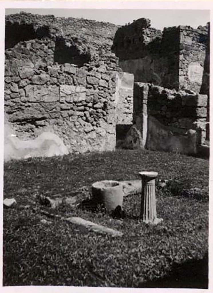 IX.1.12 Pompeii. Pre-1943. Looking north-east across impluvium in atrium. Photo by Tatiana Warscher.
See Warscher, T. Codex Topographicus Pompeianus, IX.1. (1943), Swedish Institute, Rome. (no. 49), p. 80.