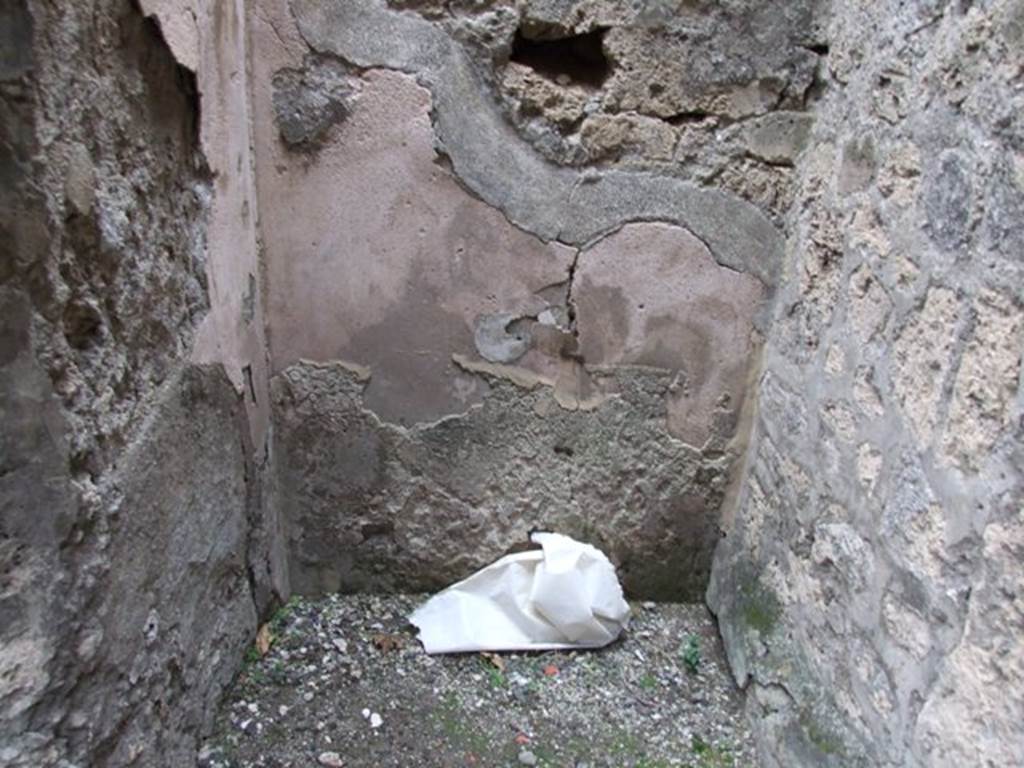 IX.1.12 Pompeii. December 2007. Small room or cupboard from cubiculum in south-east corner of atrium.