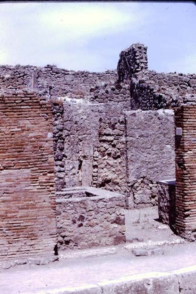 IX.1.13 Pompeii. 1966. Looking south-east towards entrance. Photo by Stanley A. Jashemski.
Source: The Wilhelmina and Stanley A. Jashemski archive in the University of Maryland Library, Special Collections (See collection page) and made available under the Creative Commons Attribution-Non Commercial License v.4. See Licence and use details.
J66f0114