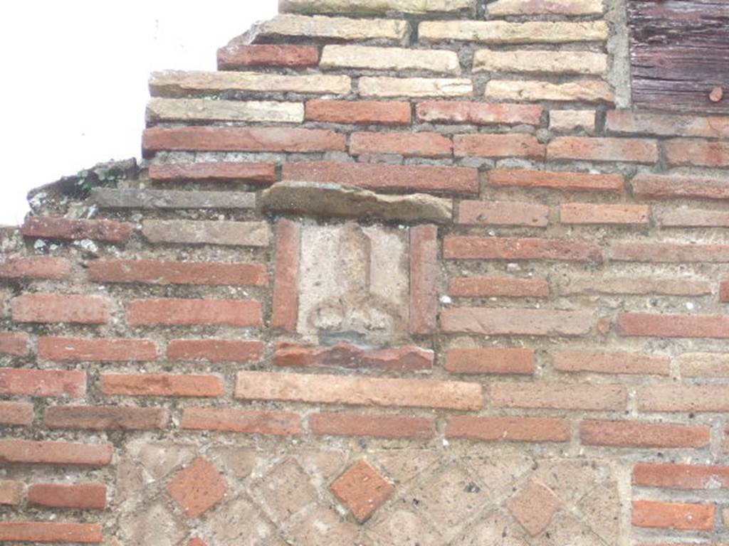 Plaque between IX.1.13 and IX.1.14. December 2005.