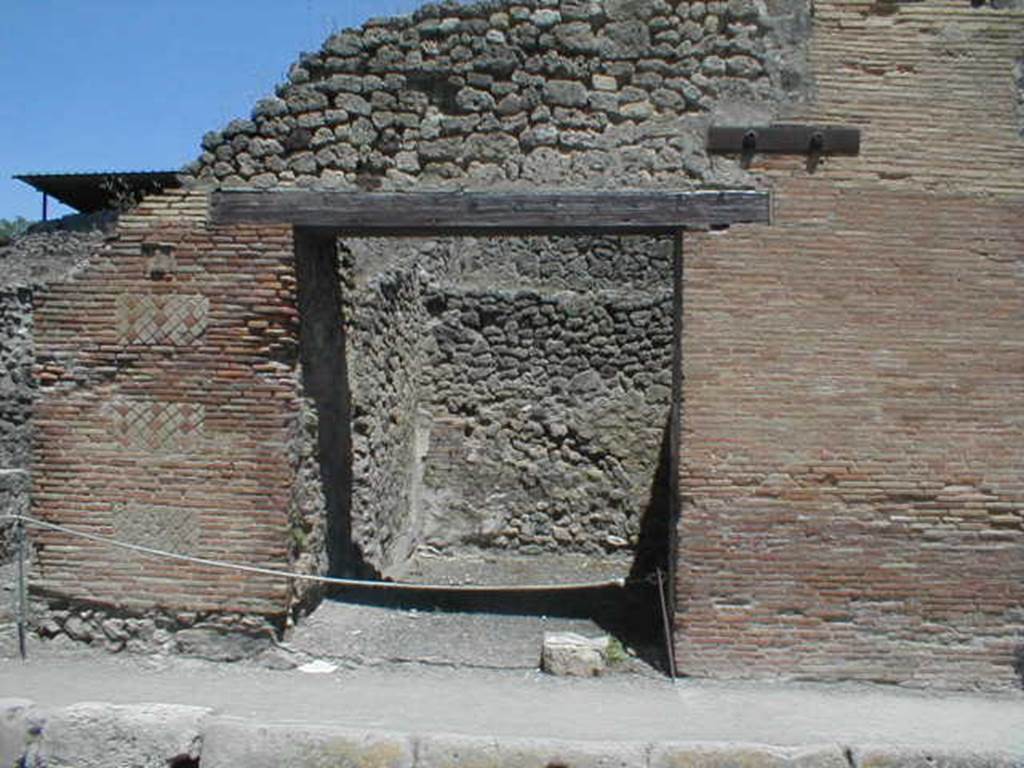 IX.1.14 Pompeii. May 2005. Entrance on Via Stabiana.  