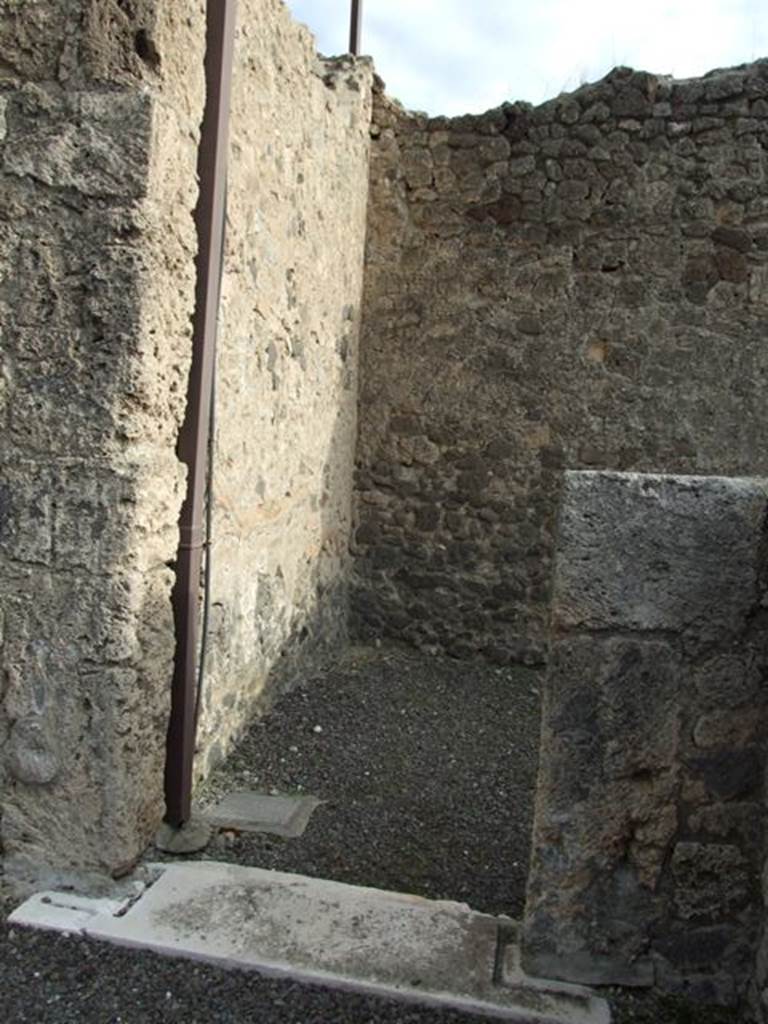 IX.1.20 Pompeii. December 2007. Doorway to Room 4.