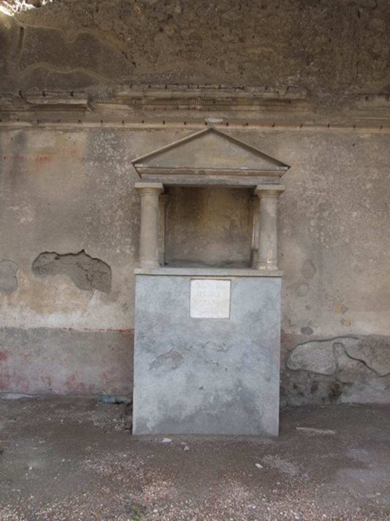 IX.1.20 Pompeii. December 2007. Room 6, household shrine in ala on east side. According to the description from Boyce, the base was covered with stucco and painted in imitation of red and yellow marble.
Around the top of the base ran a red stripe. In the centre of the front was embedded a white marble slab with the inscription, below.
The lararium painting was done on the white background of the room walls, on both sides of the aedicula. On the right side, two male figures, each clad in a long white garment like the toga, stood beside an altar.
On the left of the aedicula three men lead a bull to sacrifice; one leading the animal by a rope, the other two held him. See Boyce G. K., 1937. Corpus of the Lararia of Pompeii. Rome: MAAR 14. (p.79-80)
See Helbig, W., 1868. Wandgemälde der vom Vesuv verschütteten Städte Campaniens. Leipzig: Breitkopf und Härtel. (59b)