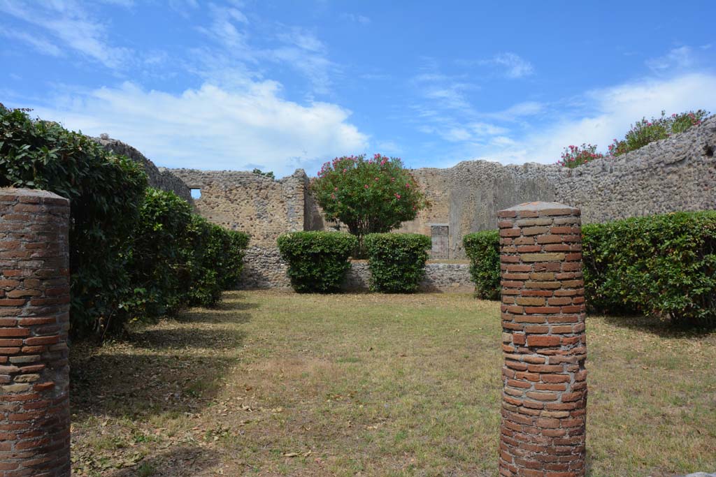 IX.1.20 Pompeii. September 2019. Room 12, looking north to rear of garden and doorway at IX.1.30.
Foto Annette Haug, ERC Grant 681269 DÉCOR