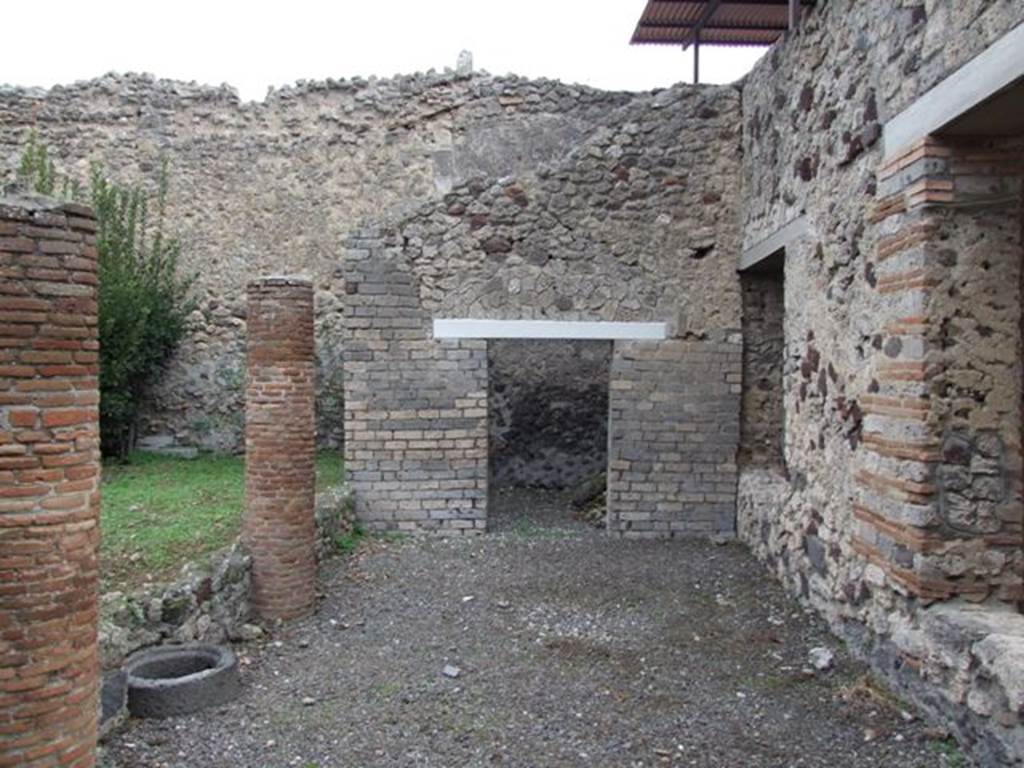 IX.1.20 Pompeii. December 2007. Room 12. Looking east along rear wall of Tablinum and Triclinium windows to room on east side.